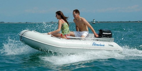 Gumový člun a motor do 5hp - co je potřeba